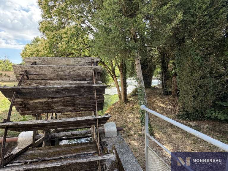 Maison Ruelle-sur-Touvre - 3 chambres - 159m²