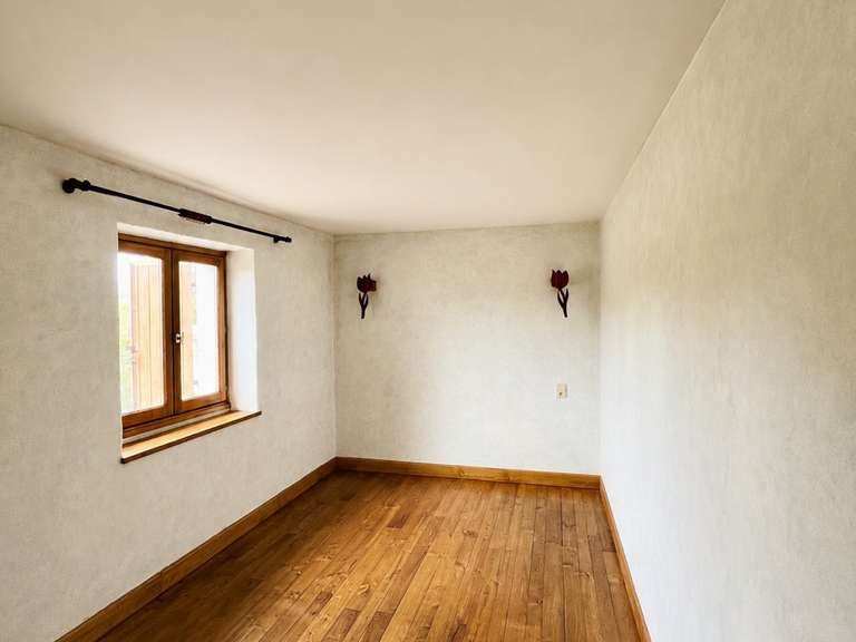 Maison Ruelle-sur-Touvre - 3 chambres - 159m²