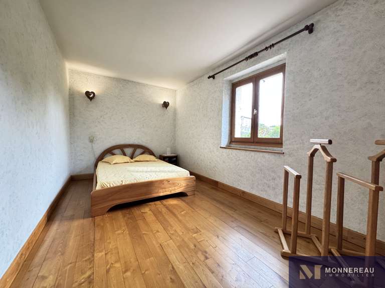 Maison Ruelle-sur-Touvre - 3 chambres - 159m²