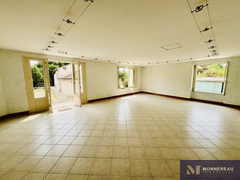 Maison Ruelle-sur-Touvre - 3 chambres - 159m²
