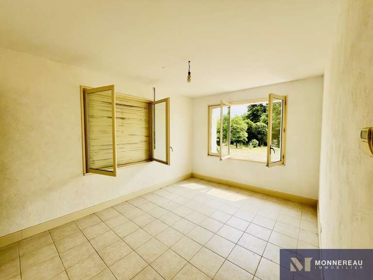 Maison Ruelle-sur-Touvre - 3 chambres - 159m²