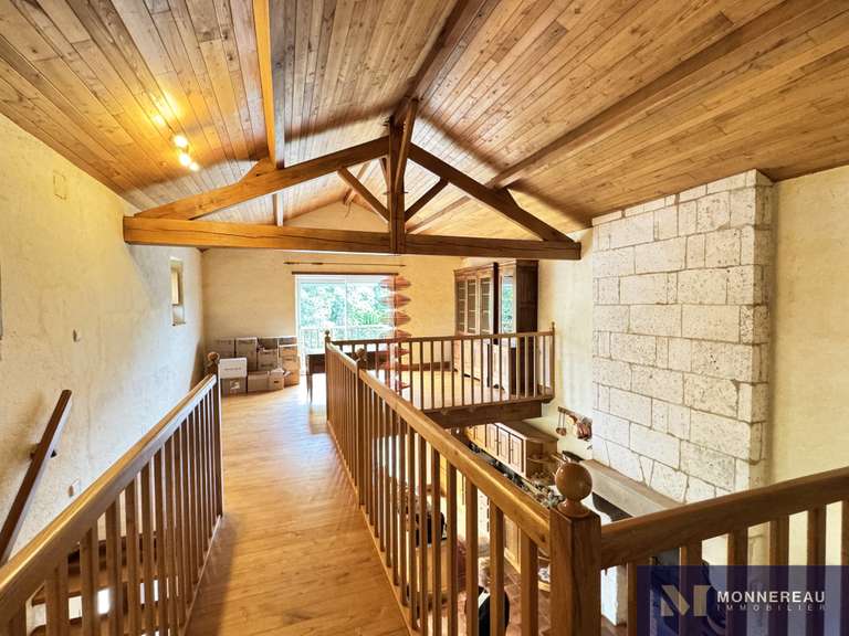Maison Ruelle-sur-Touvre - 3 chambres - 159m²