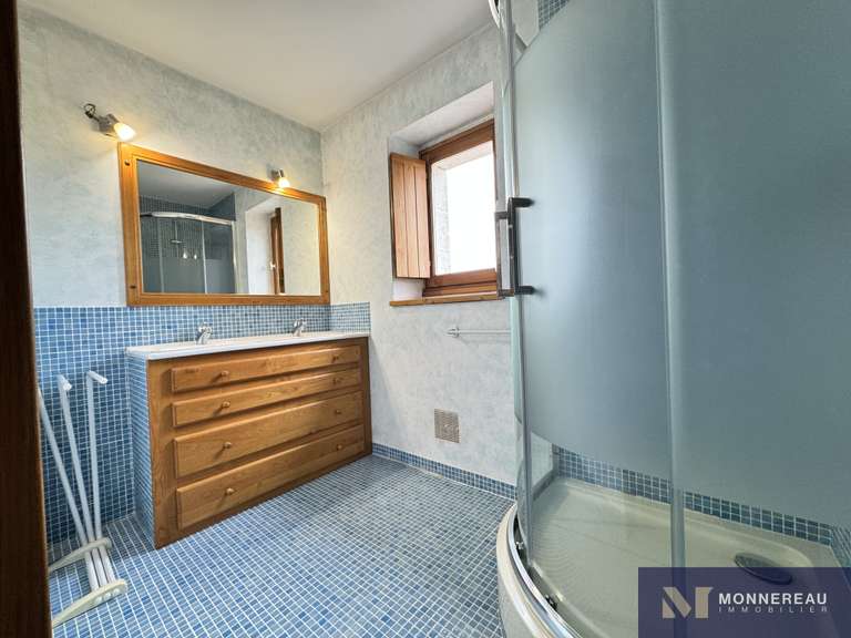 Maison Ruelle-sur-Touvre - 3 chambres - 159m²