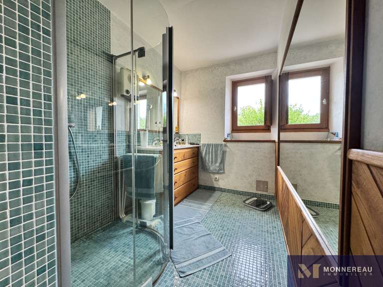 Maison Ruelle-sur-Touvre - 3 chambres - 159m²