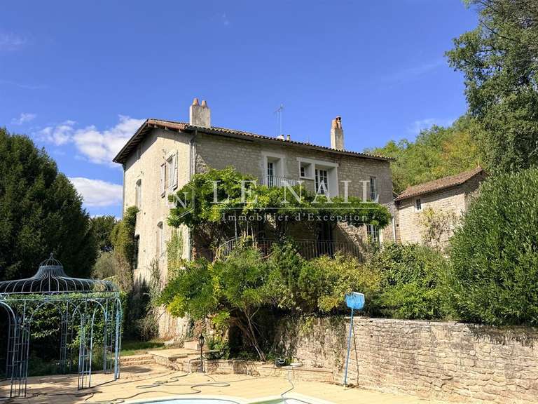 Maison Ruffec - 8 chambres - 700m²