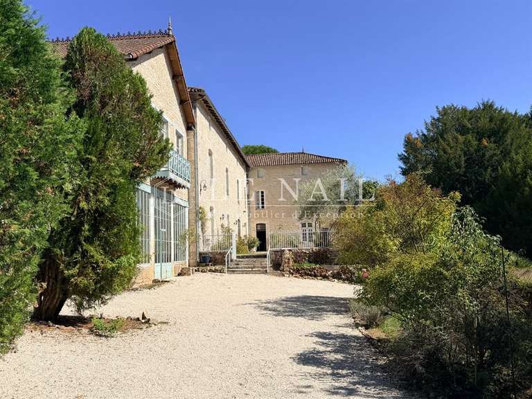Maison Ruffec - 8 chambres - 700m²