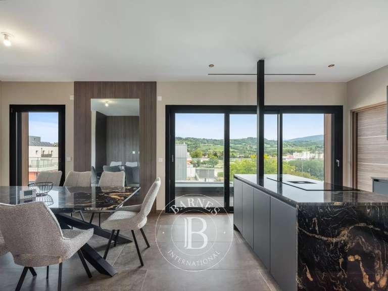 Appartement Rumilly - 4 chambres - 189m²