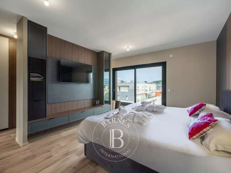 Appartement Rumilly - 4 chambres - 189m²