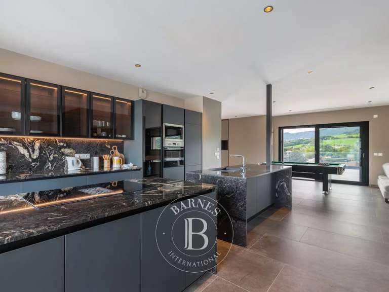 Appartement Rumilly - 4 chambres - 189m²