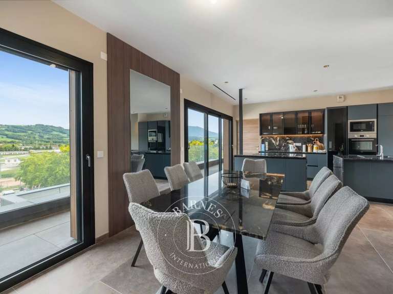 Appartement Rumilly - 4 chambres - 189m²