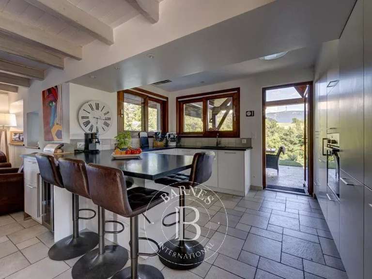 Maison Rumilly - 3 chambres - 211m²