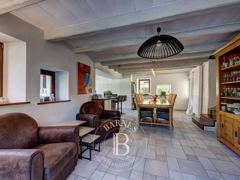 Maison Rumilly - 3 chambres - 211m²