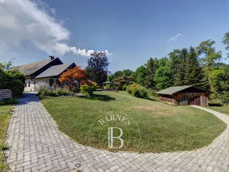 Maison Rumilly - 3 chambres - 211m²