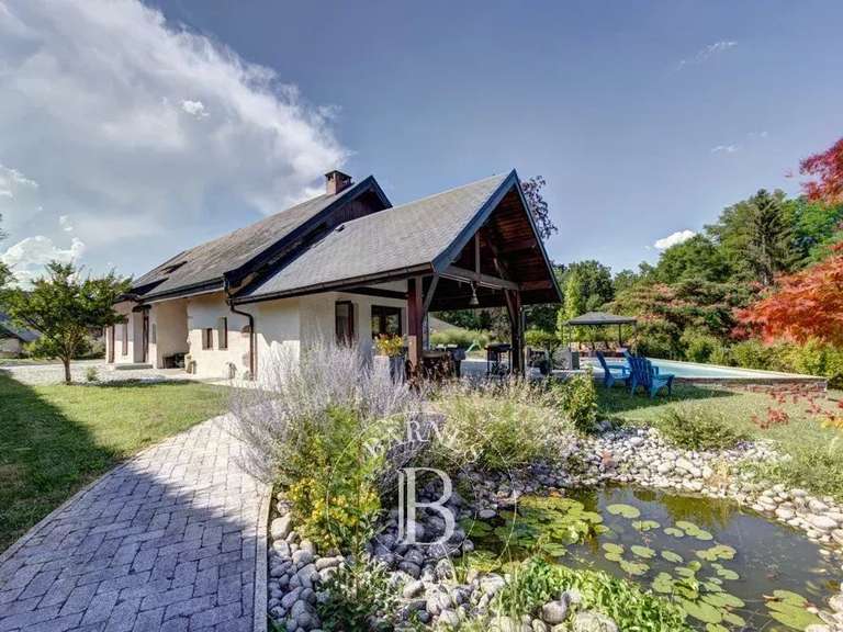 Maison Rumilly - 3 chambres - 211m²