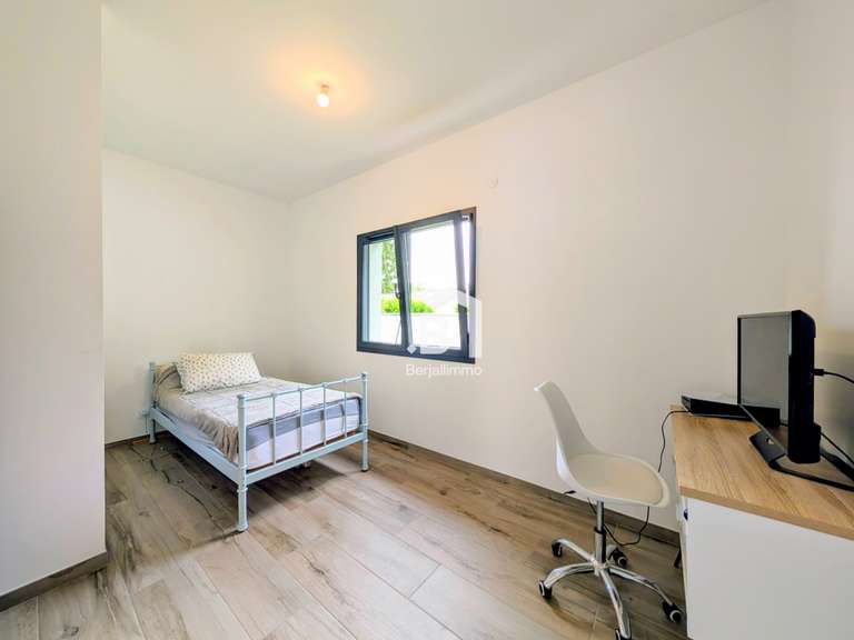 Maison Ruy-Montceau - 4 chambres - 160m²