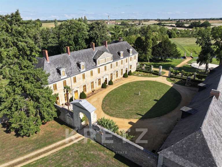 Castle Sablé-sur-Sarthe - 9 bedrooms - 800m²