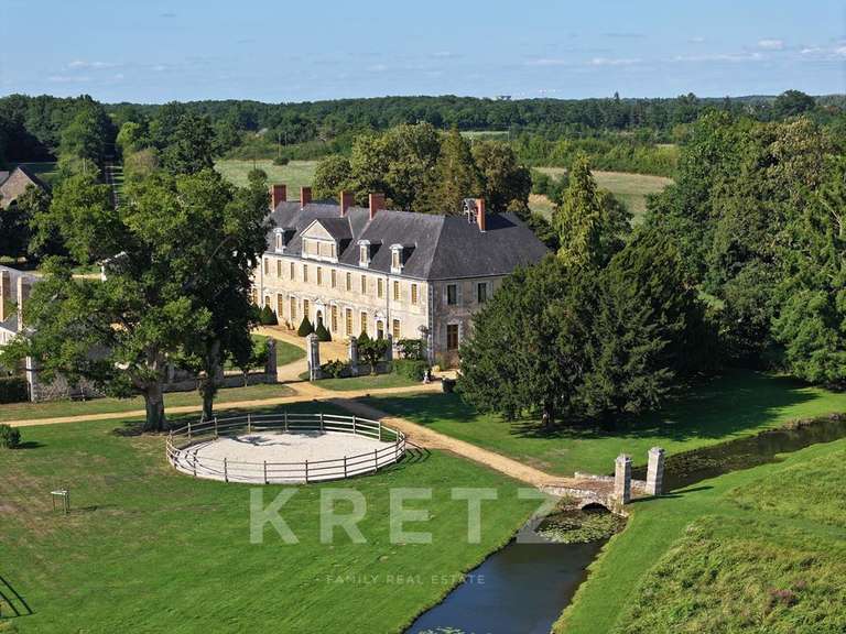 Castle Sablé-sur-Sarthe - 9 bedrooms - 800m²
