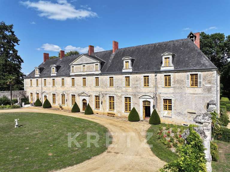 Castle Sablé-sur-Sarthe - 9 bedrooms - 800m²