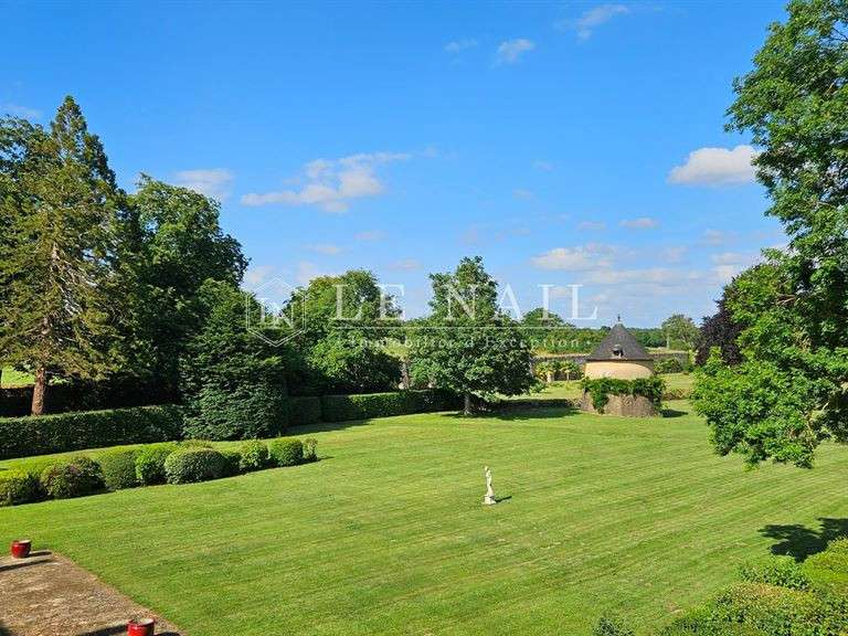 Castle Sablé-sur-Sarthe - 9 bedrooms - 800m²