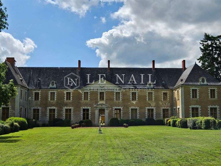 Castle Sablé-sur-Sarthe - 9 bedrooms - 800m²