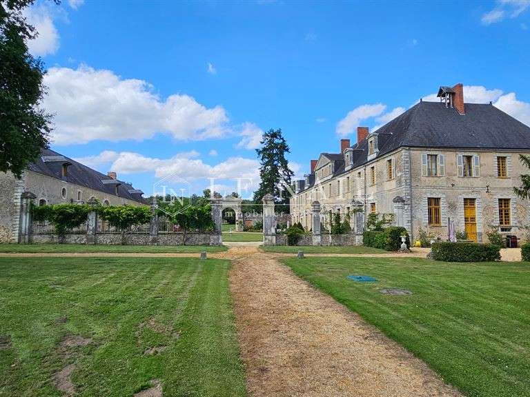 Castle Sablé-sur-Sarthe - 9 bedrooms - 800m²