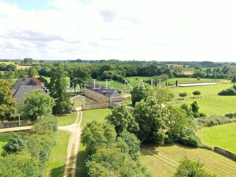 Castle Sablé-sur-Sarthe - 9 bedrooms - 800m²