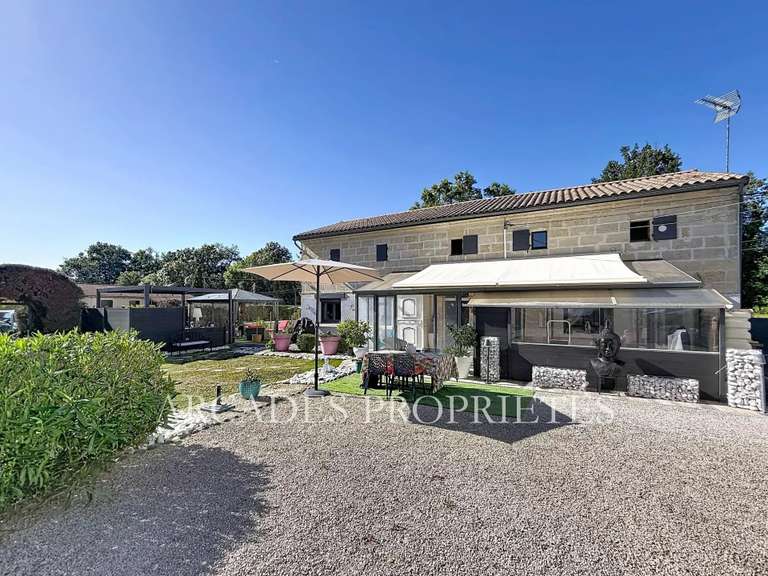 Propriété Sablons - 9 chambres - 370m²