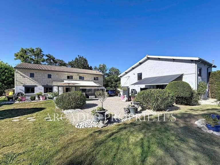 Propriété Sablons - 9 chambres - 370m²