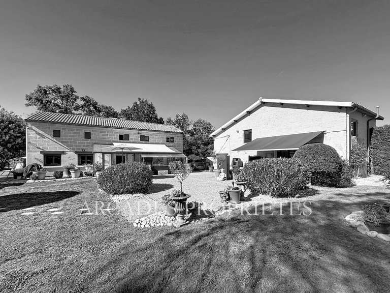 Propriété Sablons - 9 chambres - 370m²