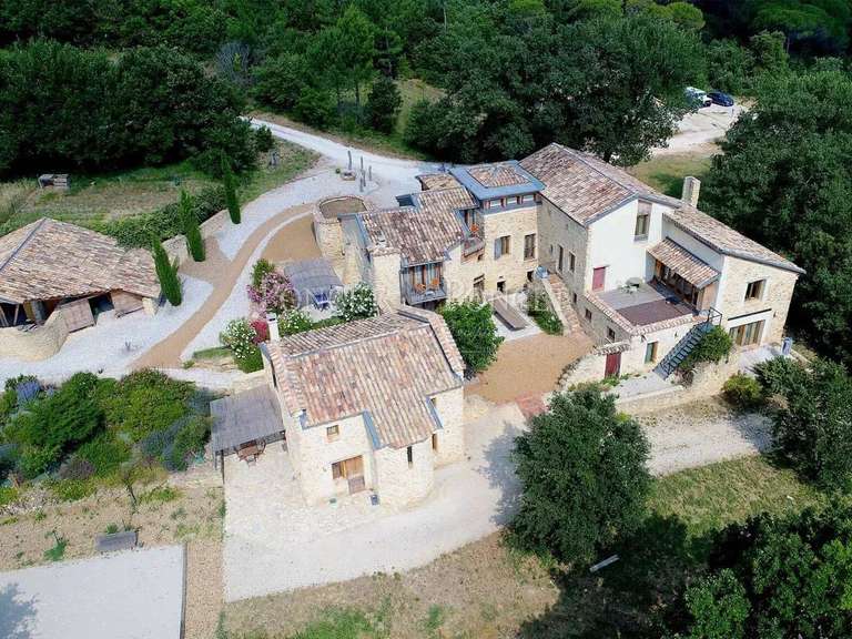 Propriété Sabran - 1 chambre - 710m²