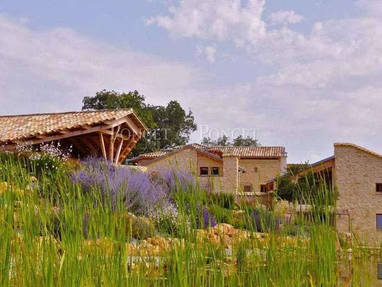 Propriété Sabran - 1 chambre - 710m²