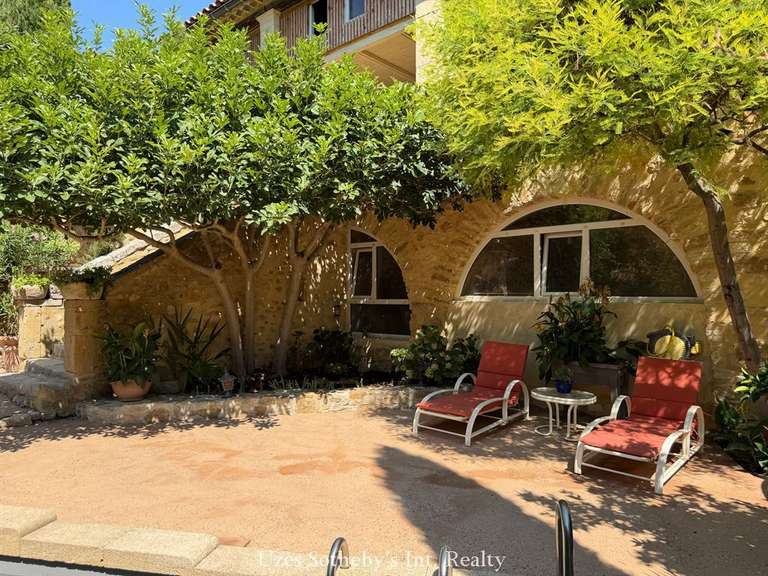 Propriété Sabran - 16 chambres - 670m²