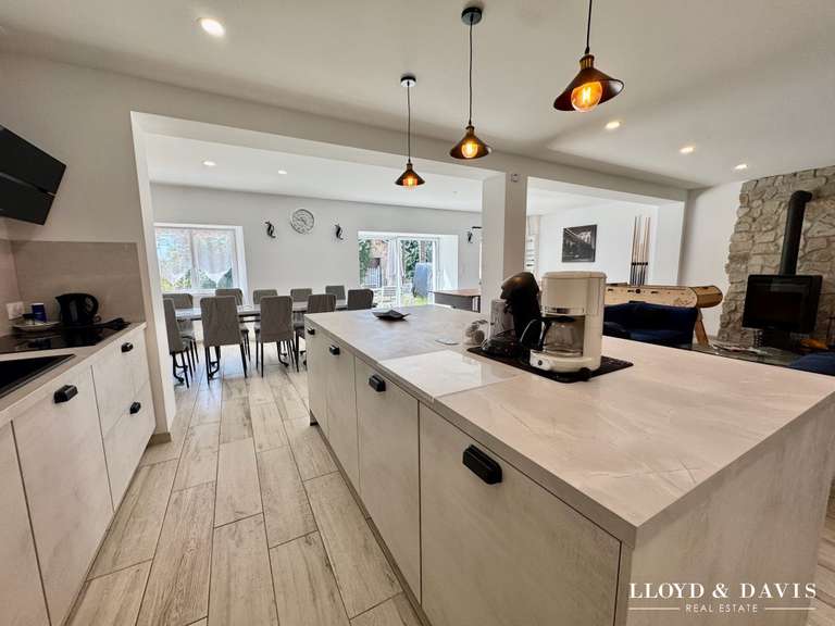 Maison Saint-Agrève - 7 chambres - 286m²
