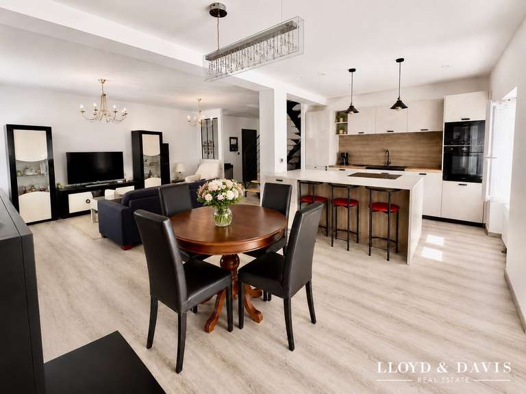 Maison Saint-Agrève - 7 chambres - 286m²