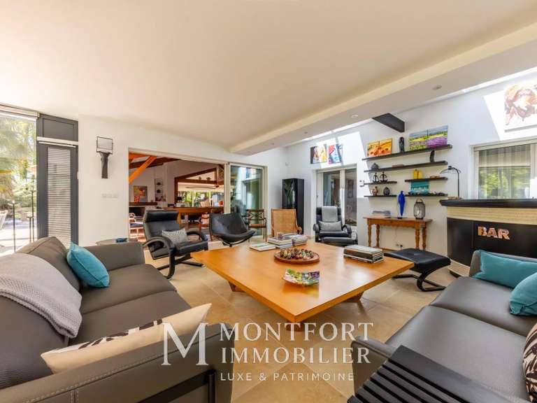 Maison Saint-Aignan-Grandlieu - 4 chambres - 651m²