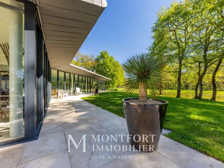 Maison Saint-Aignan-Grandlieu - 4 chambres - 651m²