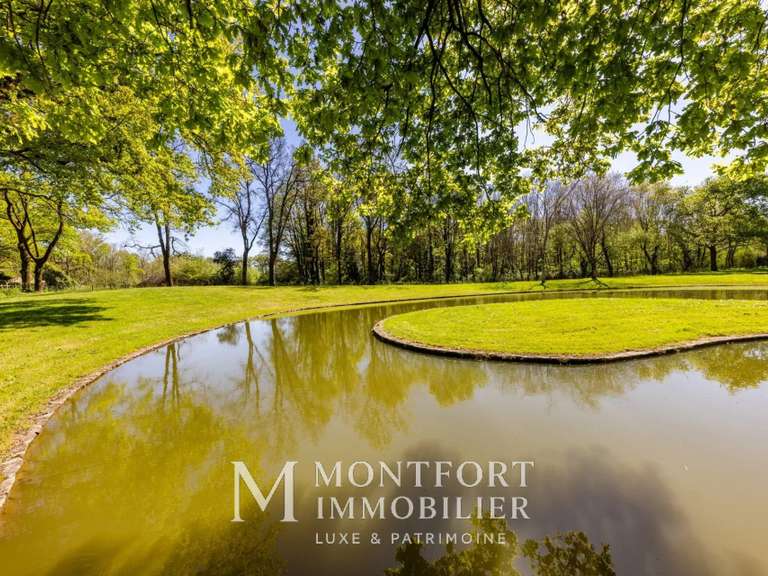 Maison Saint-Aignan-Grandlieu - 4 chambres - 651m²