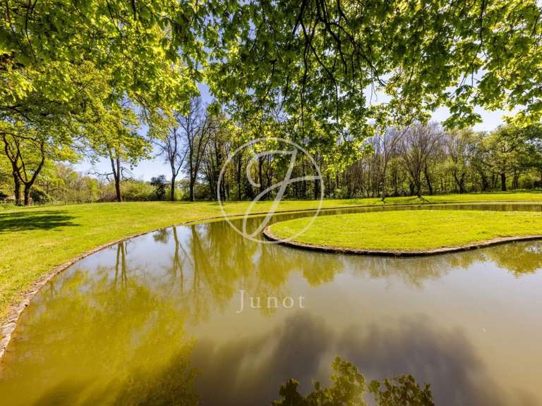 Maison Saint-Aignan-Grandlieu - 4 chambres - 651m²