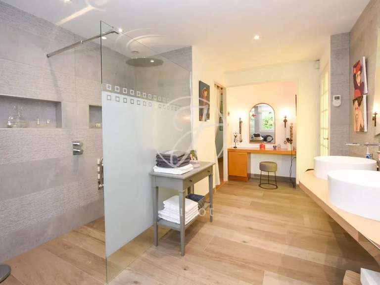 Maison Saint-Aignan-Grandlieu - 4 chambres - 651m²