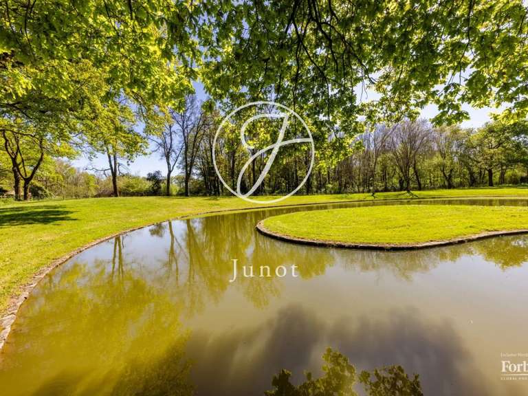 Maison Saint-Aignan-Grandlieu - 4 chambres - 651m²