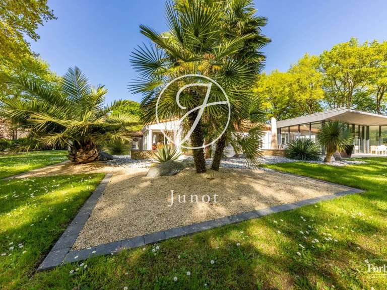 Maison Saint-Aignan-Grandlieu - 4 chambres - 651m²