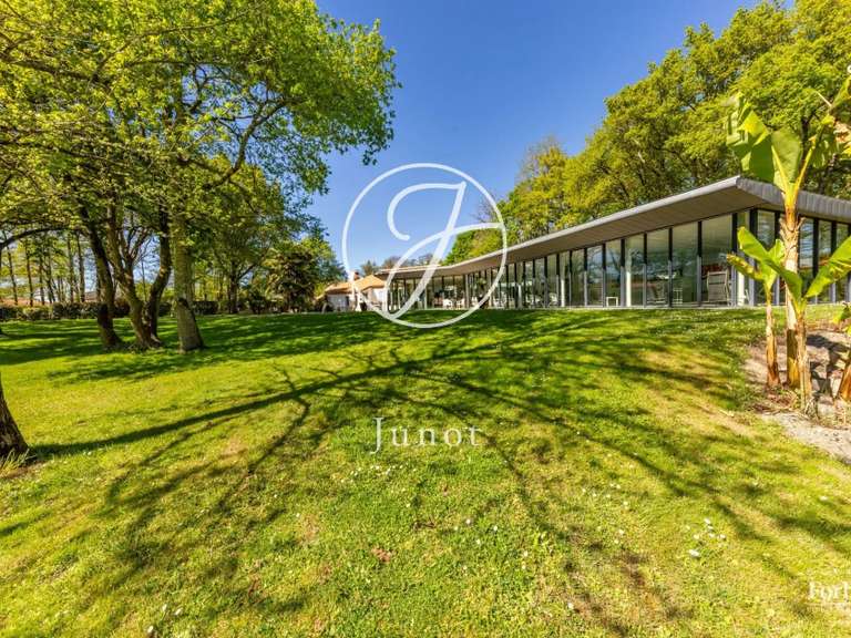 Maison Saint-Aignan-Grandlieu - 4 chambres - 651m²