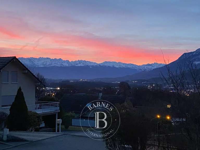 Maison Saint-Alban-Leysse - 4 chambres - 155m²