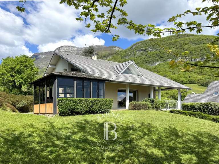 Maison Saint-Alban-Leysse - 4 chambres - 155m²