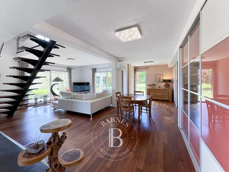 Maison Saint-Alban-Leysse - 4 chambres - 155m²