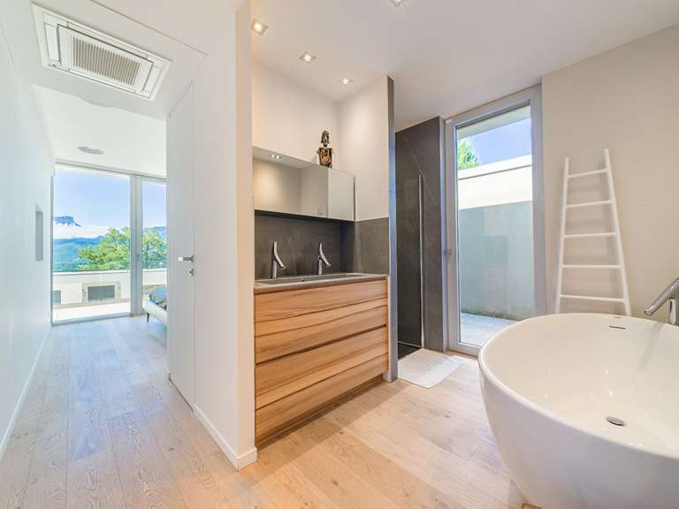 Maison Saint-Alban-Leysse - 3 chambres - 200m²