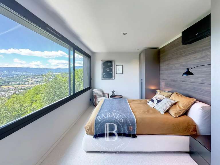 Maison Saint-Alban-Leysse - 3 chambres - 239m²