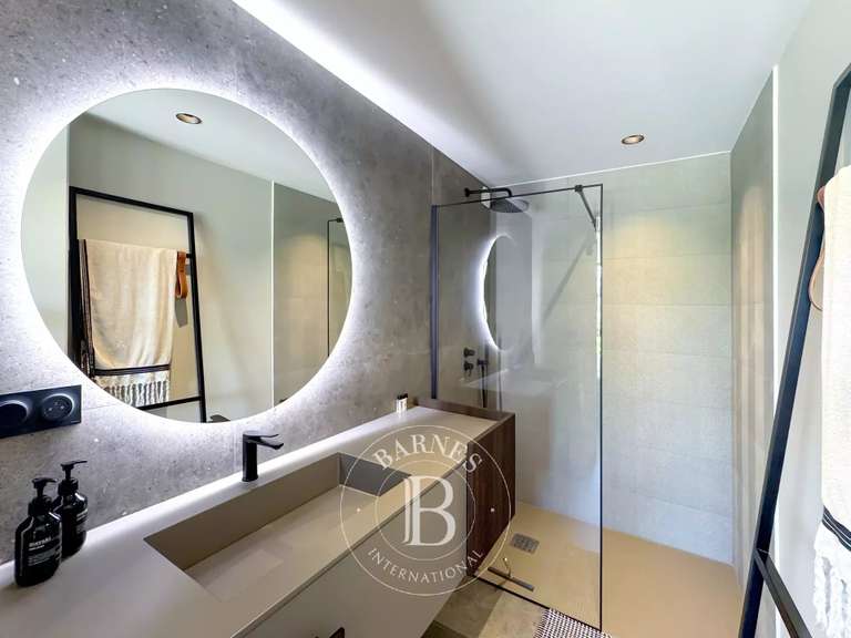 Maison Saint-Alban-Leysse - 3 chambres - 239m²
