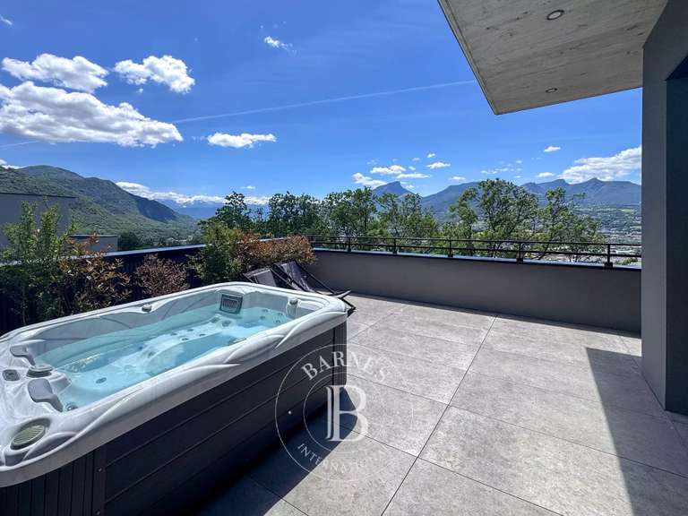 Maison Saint-Alban-Leysse - 3 chambres - 239m²