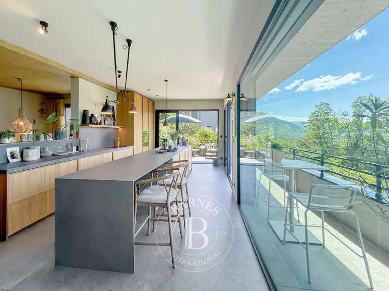 Maison Saint-Alban-Leysse - 3 chambres - 239m²